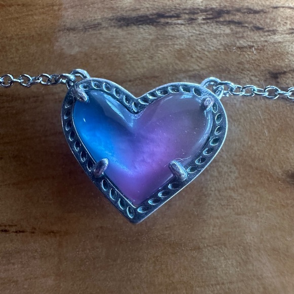 Kendra Scott Ari Heart Pendant Necklace Rainbow Iridescent Stone Silver Tone - Picture 5 of 12